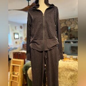 Leopard print two piece tracksuit material is very luxurious feeling never worn